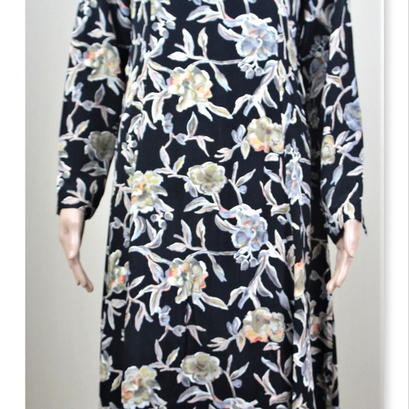 Maxi - Picture 2 of 7